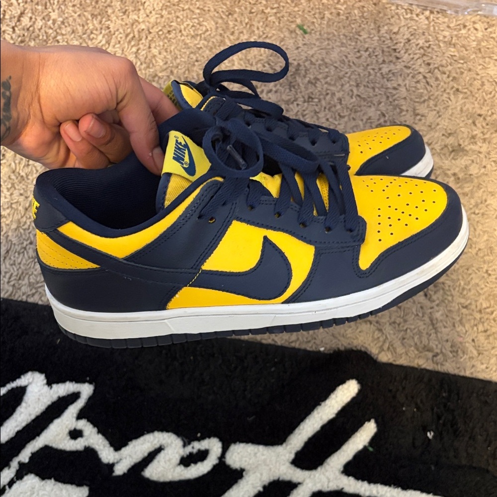 Nike Men's Low-Top Sneakers in Yellow and Navy
